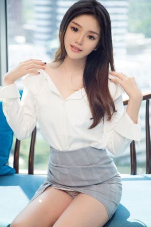人妻扶着巨茎慢慢走进浴室_BDHD在线观看